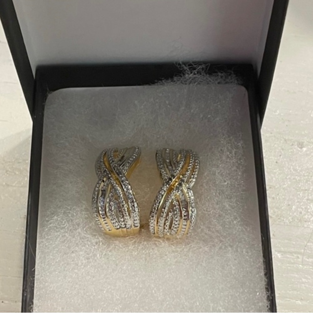 14k gold/white gold 1 carat baguette/round cut diamond omega back earrings